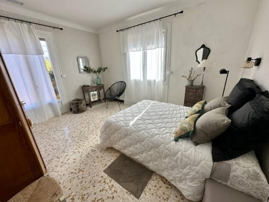 Appartement St Laurent Сен-Лоран-де-ла-Саланк Экстерьер фото