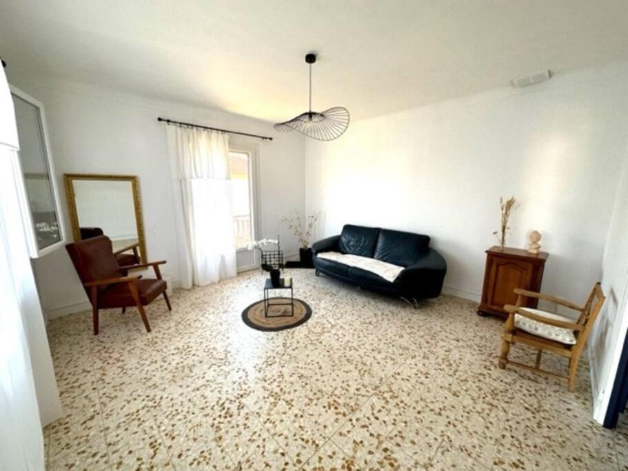 Appartement St Laurent Сен-Лоран-де-ла-Саланк Экстерьер фото